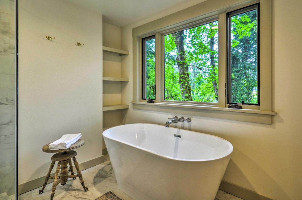 Peaceful And Elegant Cottage With Riverside View Oregon City Extérieur photo